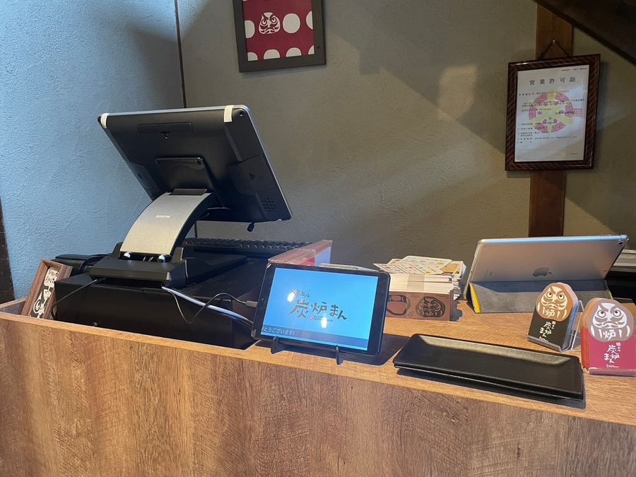 導入事例 和風カウンターへのPOS・タブレット設置